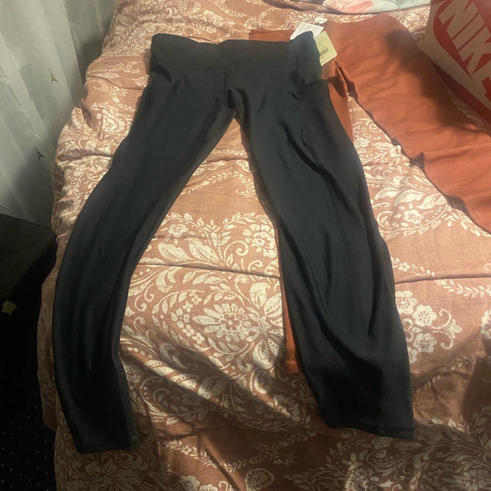 2 Fabletics Leggings